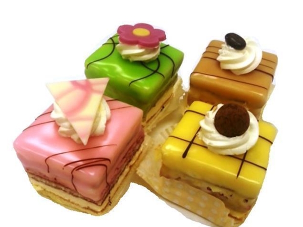 Cake petit four