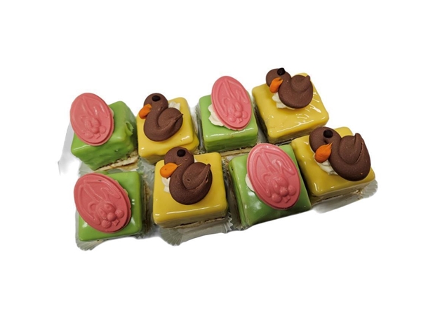 Cake Petit Four Pasen&nbsp;8 stuks